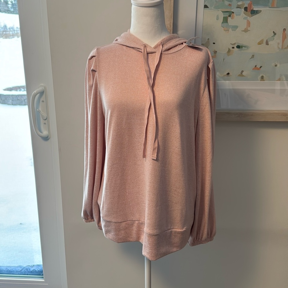 NWT 🌸 Pink Livi Hoodie Size 10/12